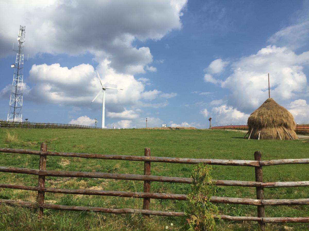 Pensiunea Zana Muntilor Piatra Fantanele Esterno foto